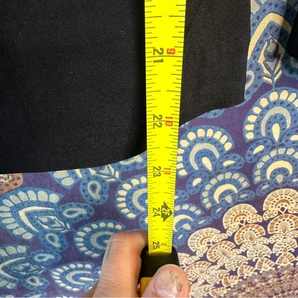 🦋5/20$🦋 Reitmans dark blue stretchy capris - Picture 8 of 10